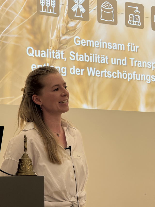 Clara Albrecht von der DLG stellte die neue „Initiative Plattform Ackerbau“ in Weihenstephan vor.